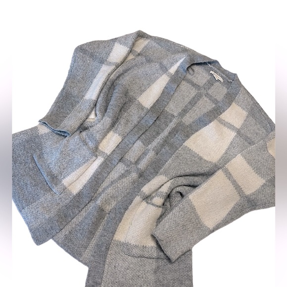 American Eagle Outfitters Sweaters - American Eagle Knitted Cardigan